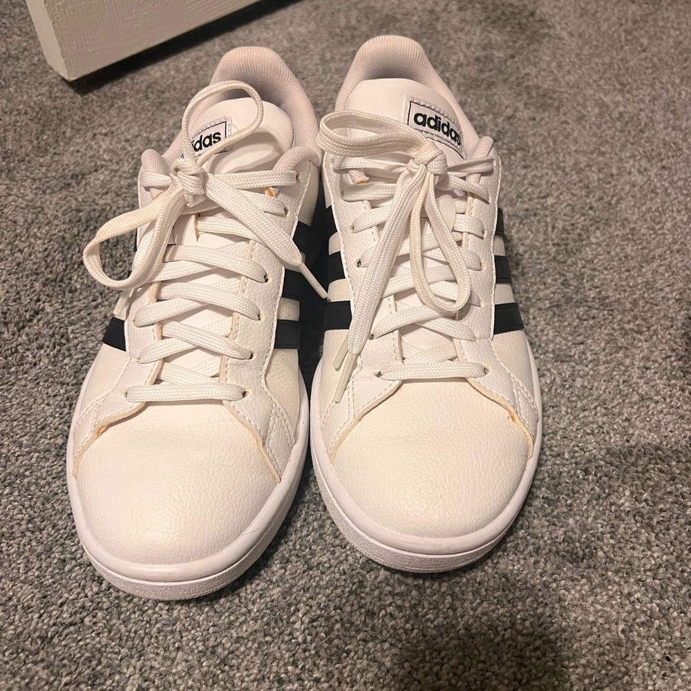 Adidas Grand Court tennis shoe